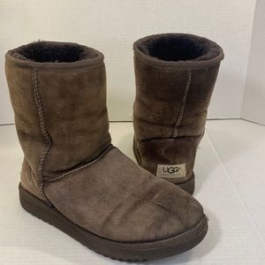 UGG Classic Short Sherpa lined boots brown size 7